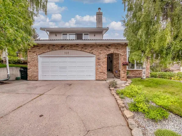 107 SW Edgehill Ct NW, Calgary, AB T3A 2X3