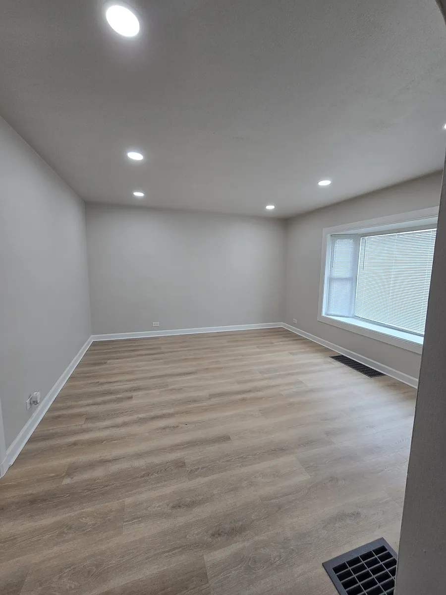 Building Photo - 7425 Van Buren Ave