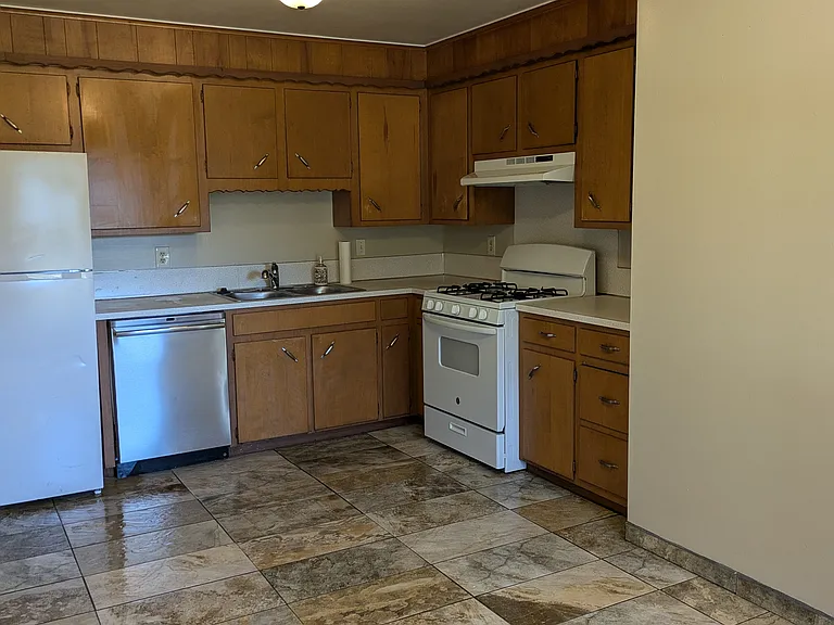 100 W 31st Pl — Photo 6