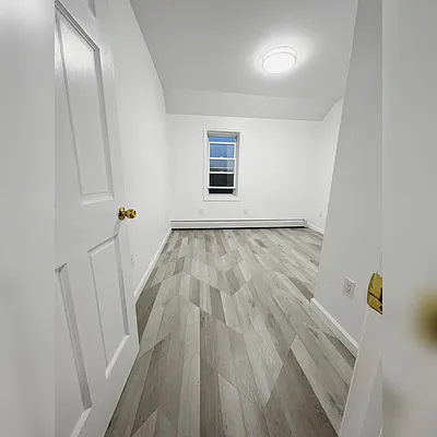 Rented by E Realty International Corp | media 5