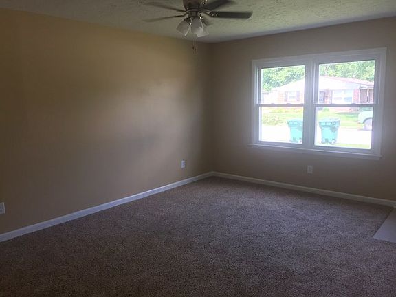 3rd image of 716 Idaho Ln