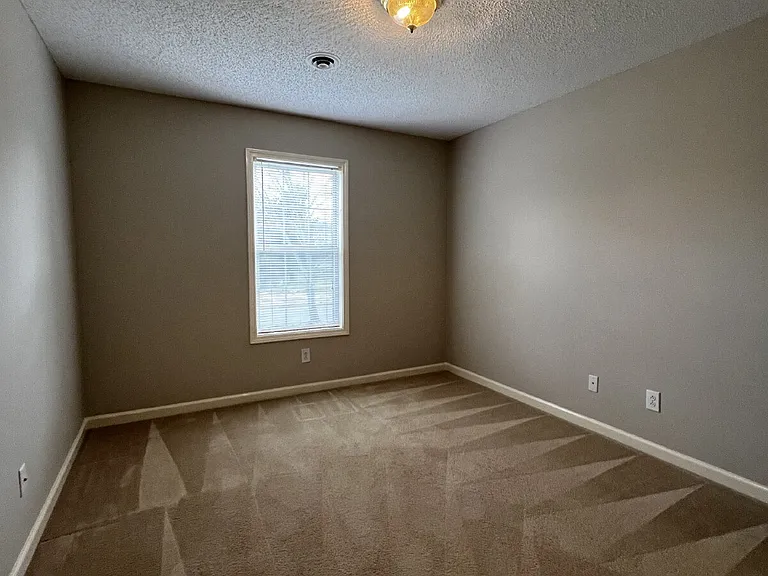 3427 Poplar Hl — Photo 8