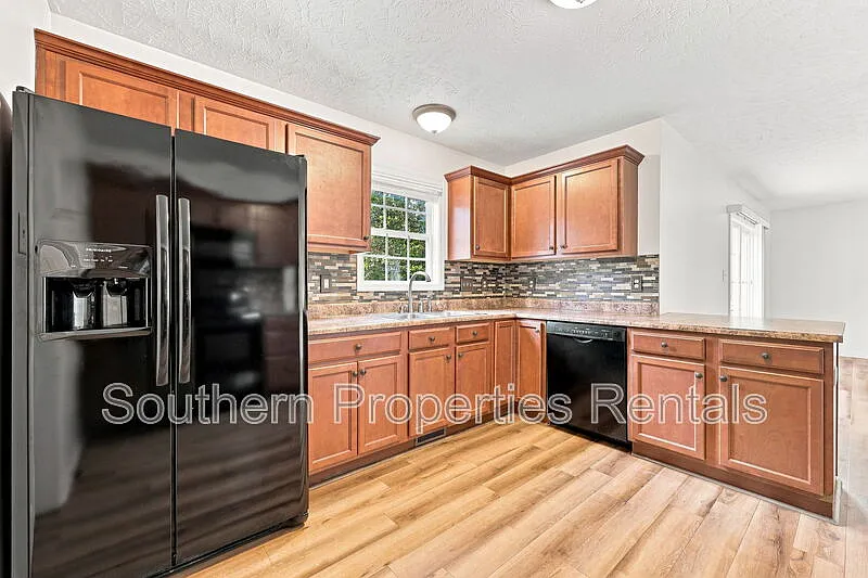 3 bed, 2.5 bath, 2171 sqft, $2,100 — Photo 3