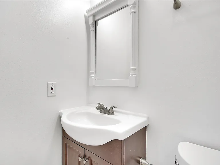 Tiny Apartment Rentals — Photo 37