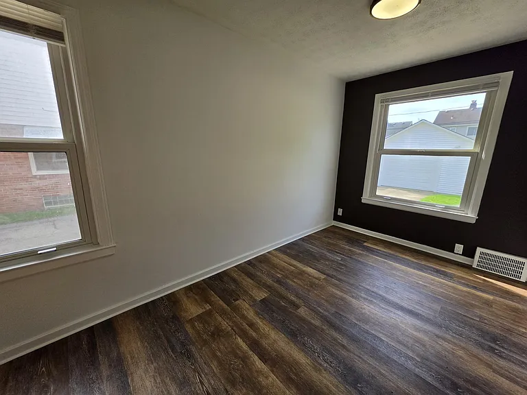 21610 Crystal Ave — Photo 5