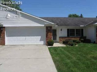 23 Brookview Dr, Fremont, OH 43420