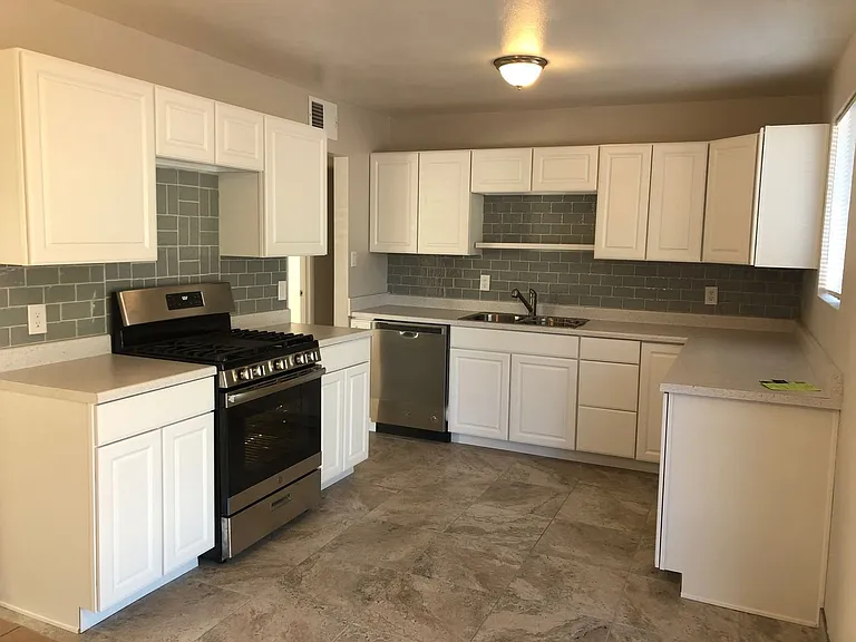 2714 S La Cruz Ave — Photo 5