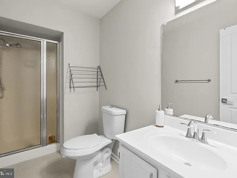 18005 Sunset Lake Ct — Photo 33