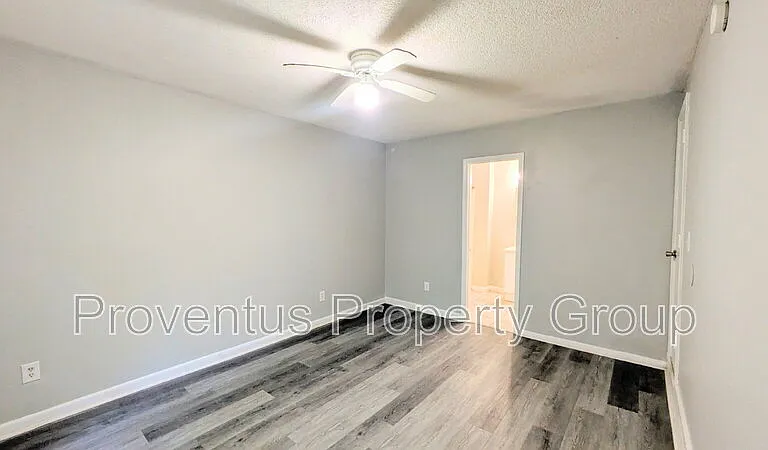 4527 Versailles Dr — Photo 11
