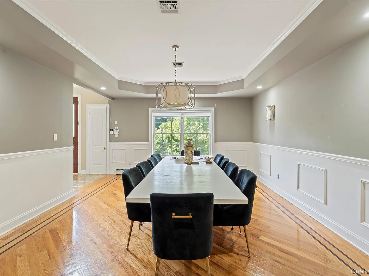 6 bed, 4.5 bath, 4505 sqft, $8,000 — Photo 4