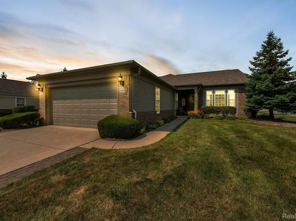 26422 Saint Clair Dr, Brownstown, MI 48134
