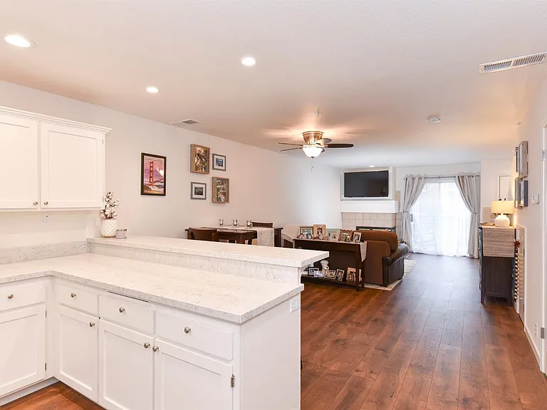 1182 Pear Tree Ln — Photo 6