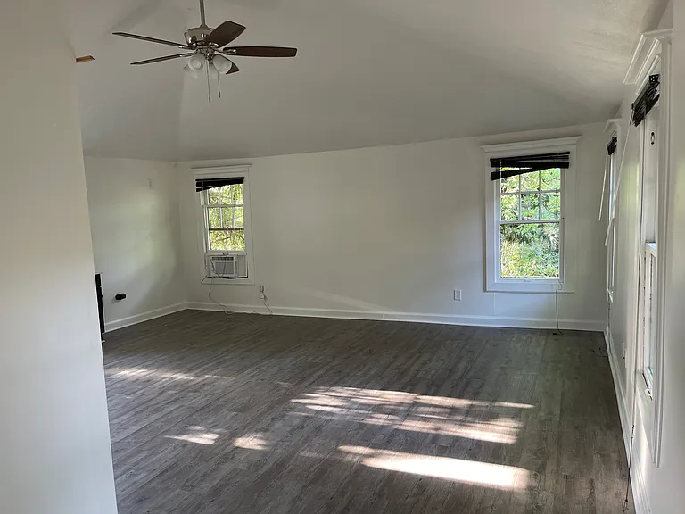 1124 N Spring St — Photo 50