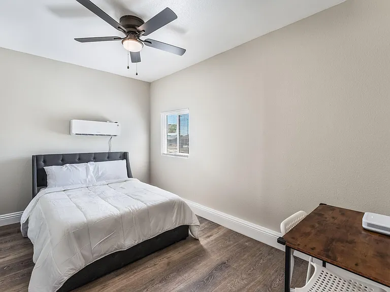 712 Bloomingfield Ln — Photo 4