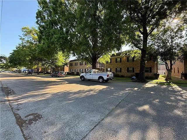 812 Martin Behrman Ave #A — Photo 13