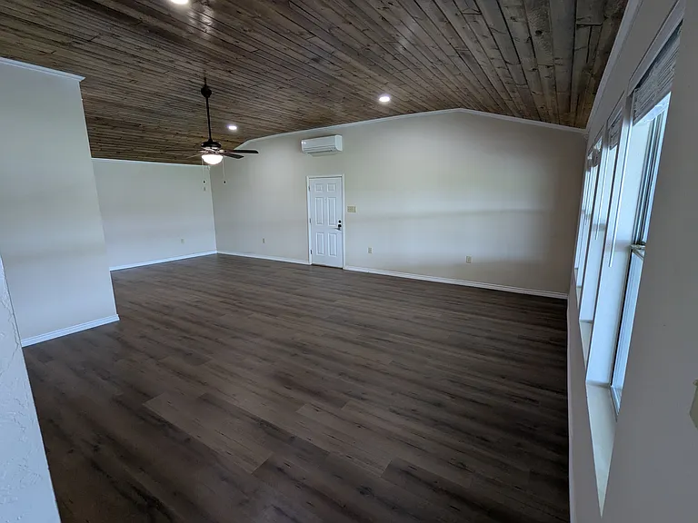 5694 N US Highway 277 — Photo 26