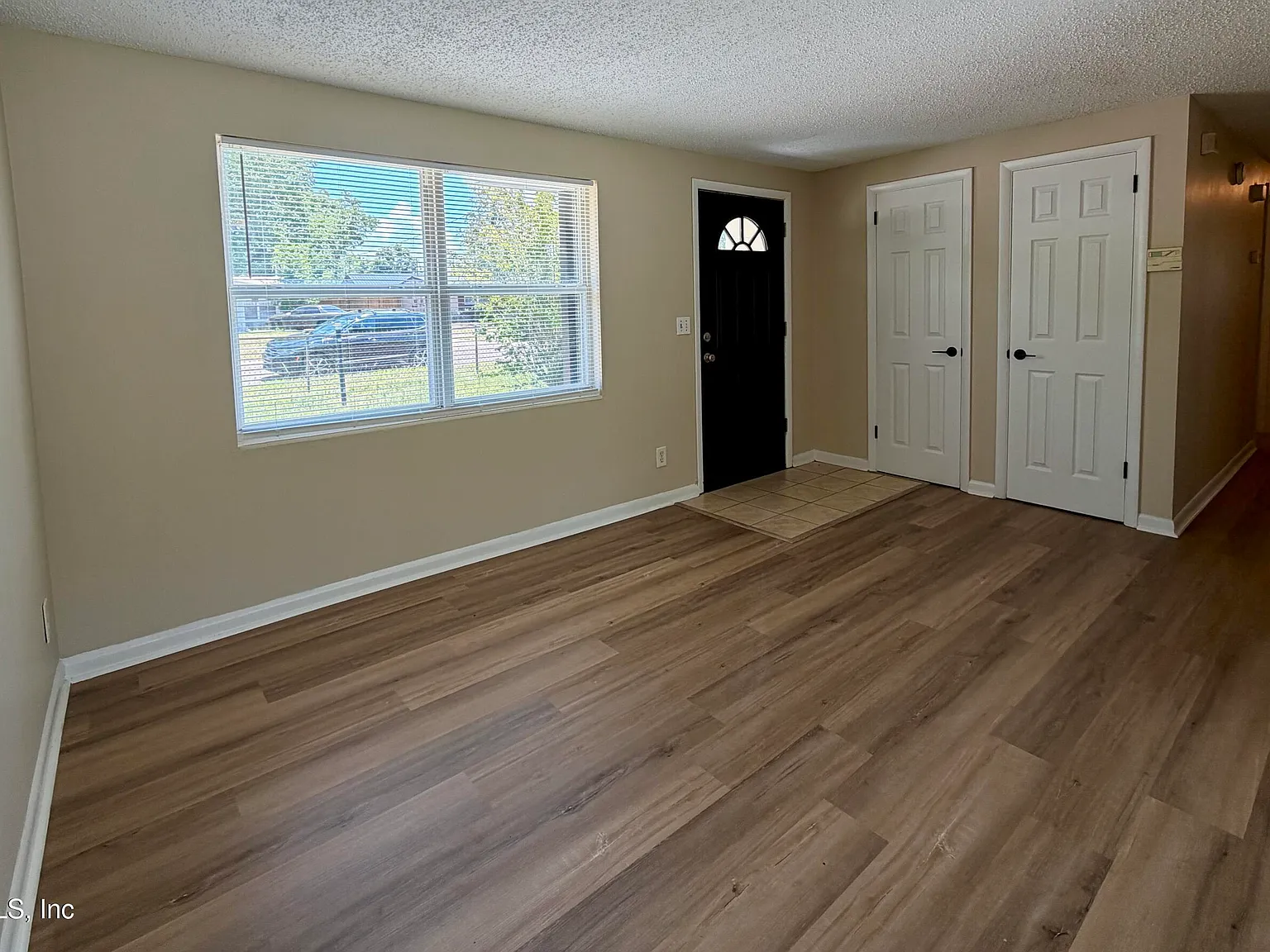 3 bed, 1.0 bath, 978 sqft, $1,450 — Photo 3