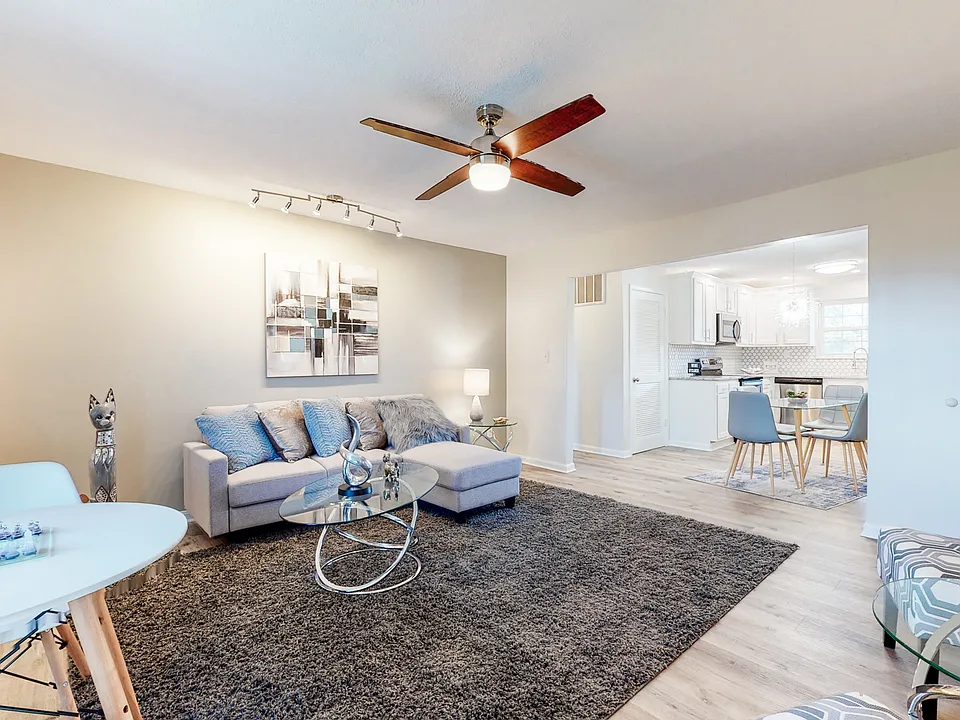 142 Topfield Rd #4