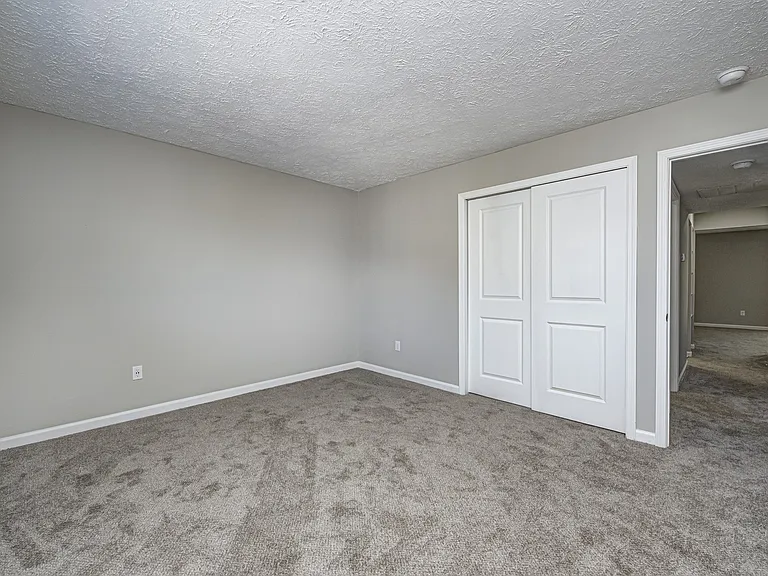 Ivy Knoll Apartments — Photo 43