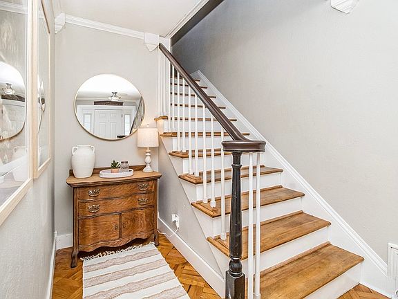 4th image of 402 Scott Ave