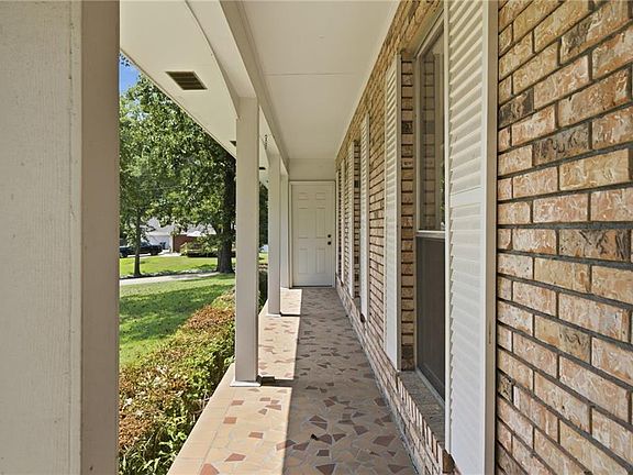 3rd image of 118 W Lakeside Dr