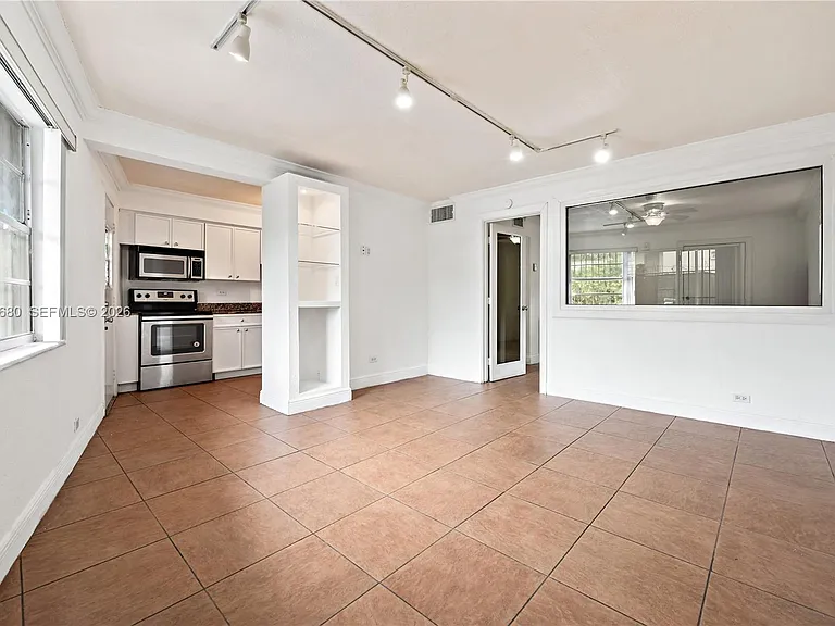 1610 NW North River Dr #110 — Photo 3