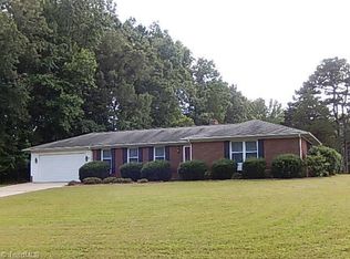 930 Ferndale Dr, Thomasville, NC 27360