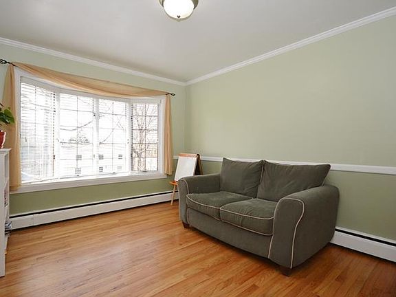 4th image of 1535 Oakwood Dr