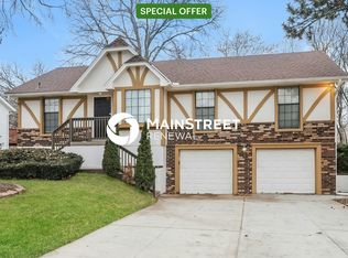 3710 NE Chapel Dr, Lees Summit, MO 64064