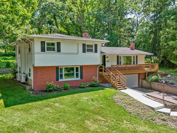 3707 N Oak Knoll Rd, Crystal Lake, IL 60012