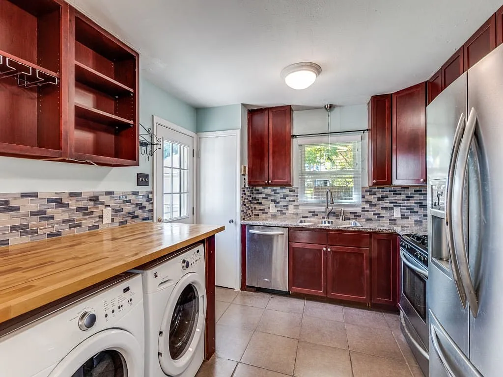 3 bed, 1.0 bath, 1406 sqft, $2,995 — Photo 4