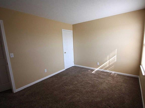5th image of 4892 Silver Creek Ct