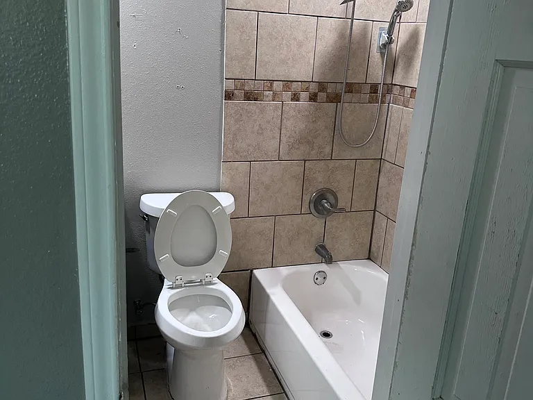1713 Brook Hollow Dr — Photo 5