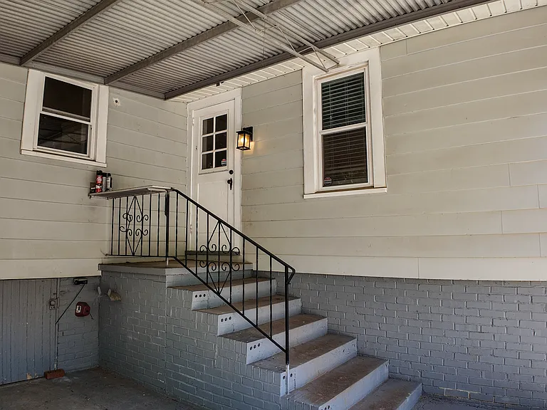 843 N Clayton St — Photo 18