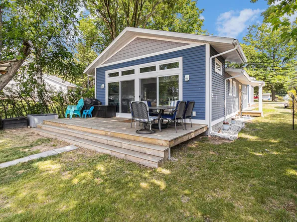 1803 N White Birch Dr, Mears, MI 49436