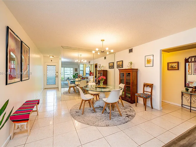 2101 Lucaya Bnd #C1 — Photo 2