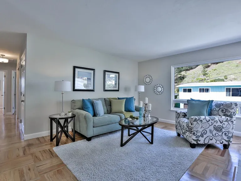 1144 Valencia Way — Photo 3