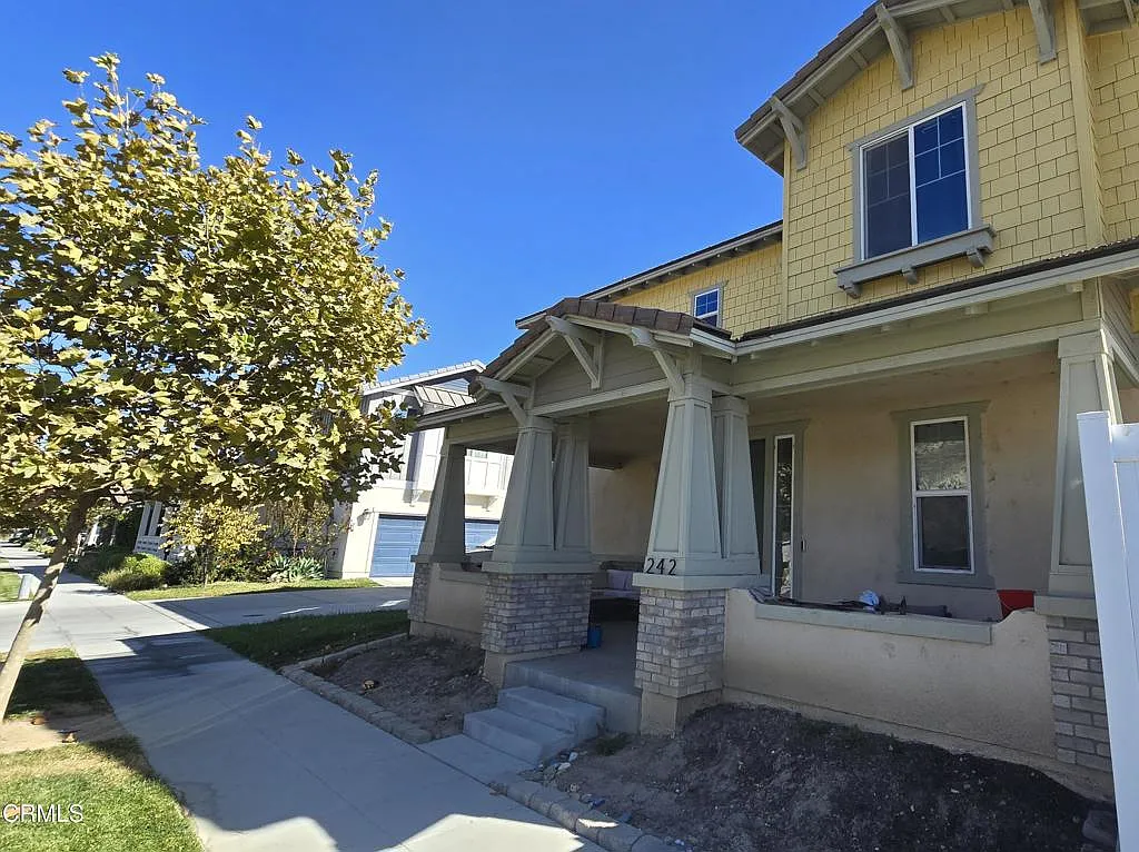 4 bed, 2.5 bath, 3200 sqft, $4,000 — Photo 2