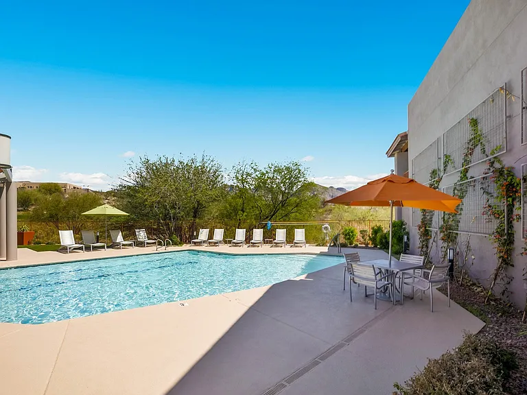 Golf Villas Apartments — Photo 16