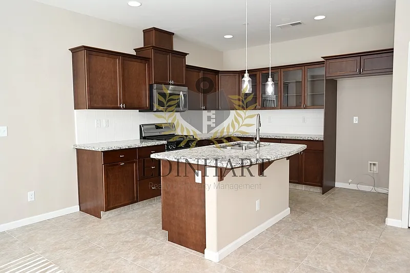 3 bed, 2.0 bath, 1753 sqft, $2,450 — Photo 4