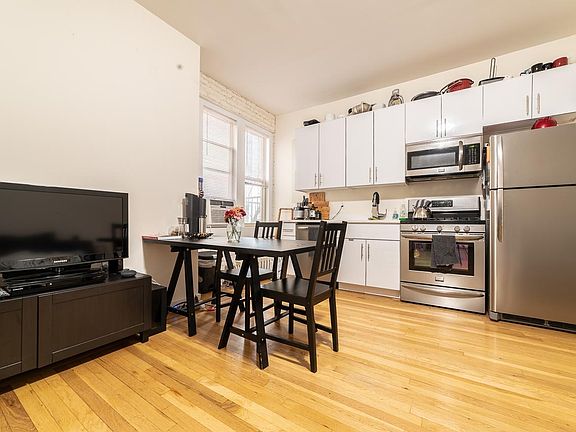 2nd image of 125-129 Magnolia Ave #312