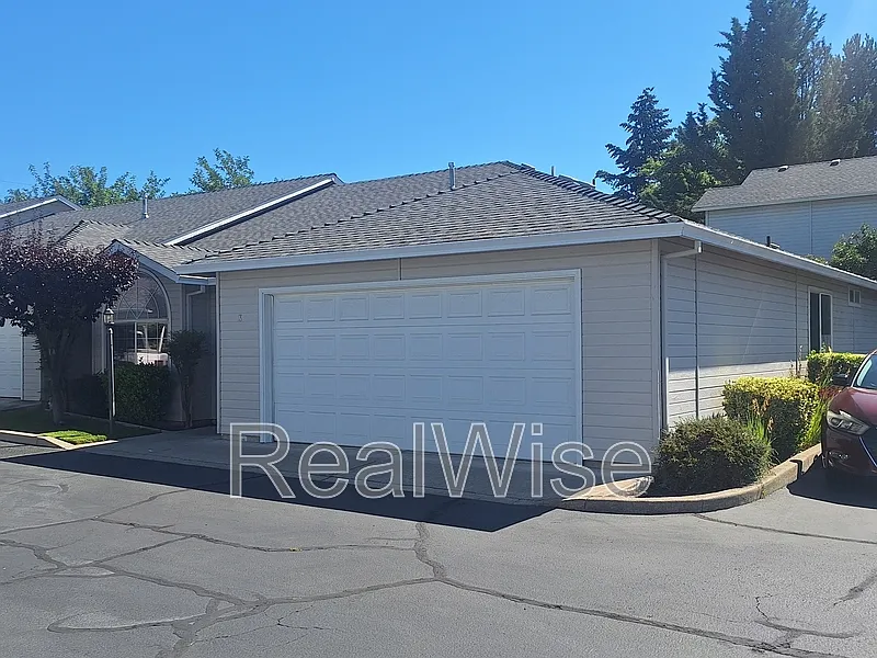 3 bed, 2.0 bath, 1344 sqft, $2,095 — Photo 2