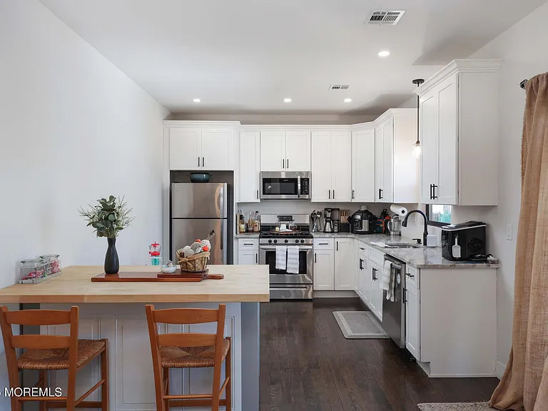 35 Alberta Ave — Photo 15