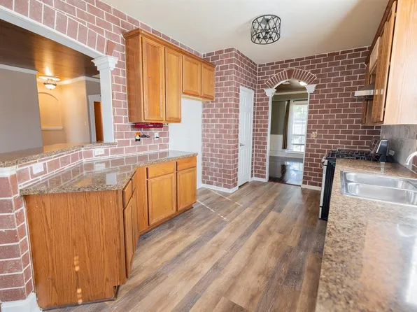 10006 Wood Leaf Court, Baytown, TX 77521
