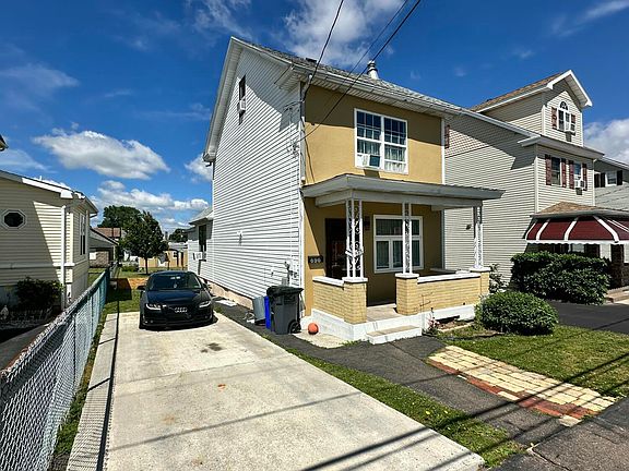 3rd image of 696 Hayes St