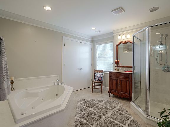 3rd image of 101 Countryside Ln