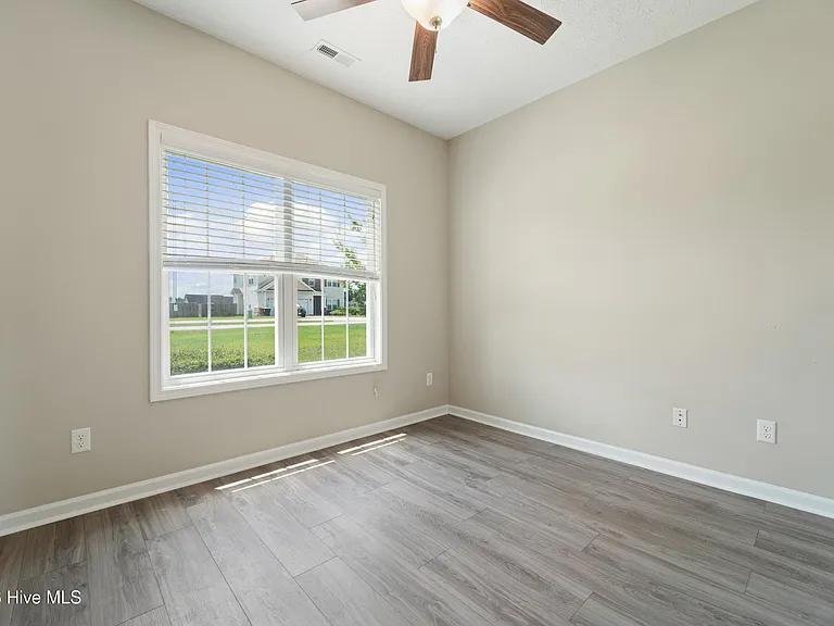 407 S Bluff Cir — Photo 9