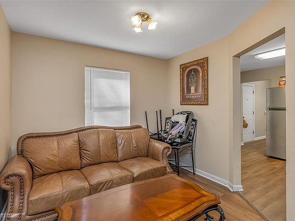 5th image of 2754 Glenwick St