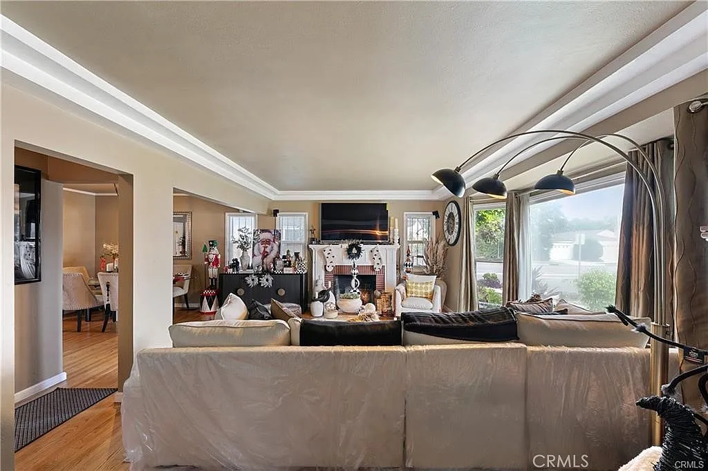 4 bed, 1760 sqft, $5,500 — Photo 4