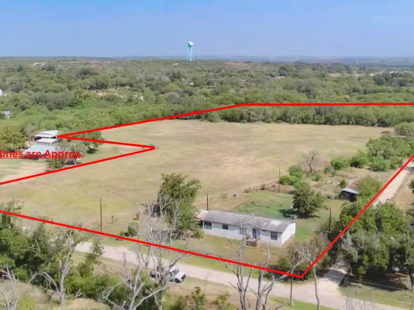 605 W County Road 678, Natalia, TX 78059
